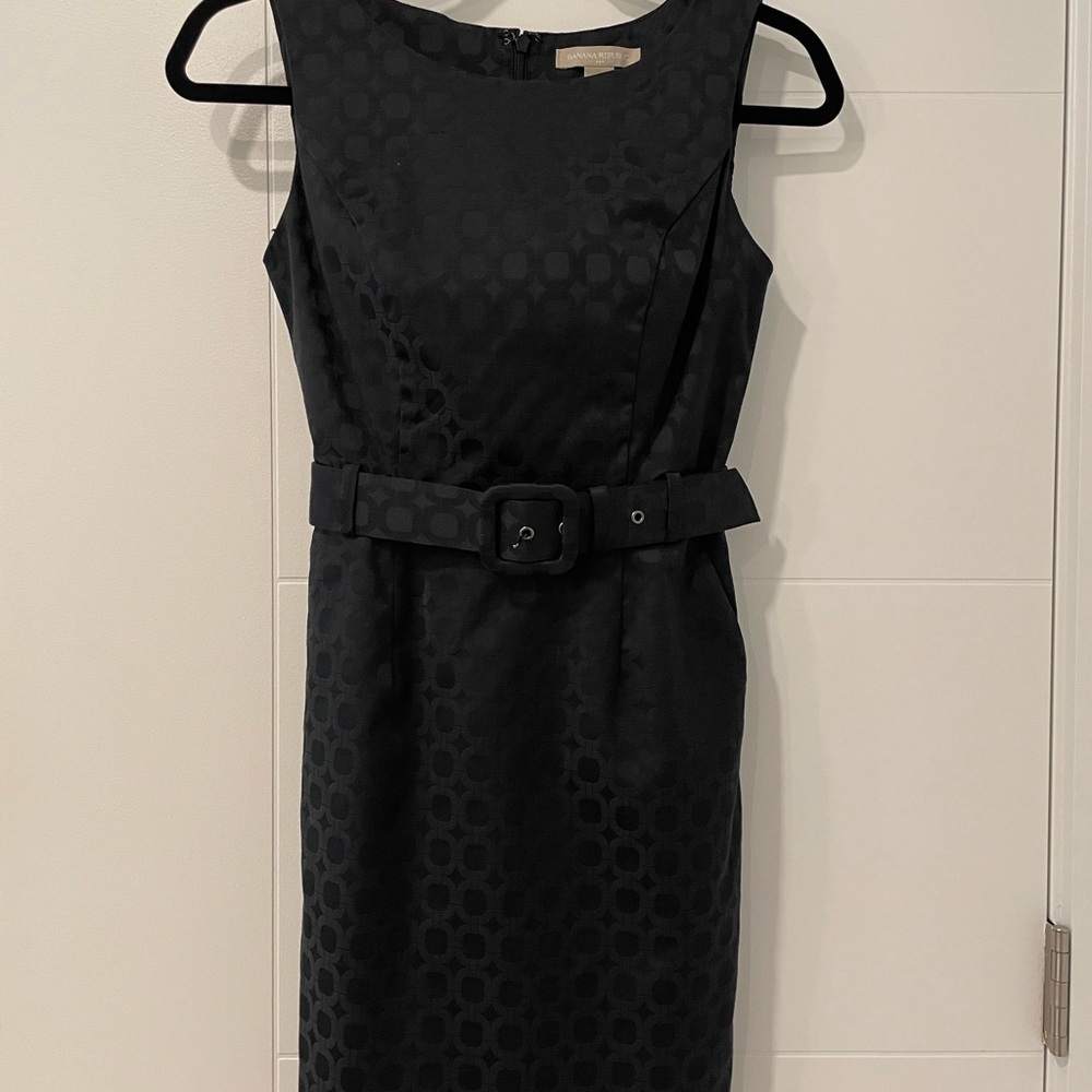 Banana Republic factory black dress for work or an event. Size 0P.